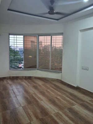 Room in 1 BHK Apartment at Dahisar West – for Rent