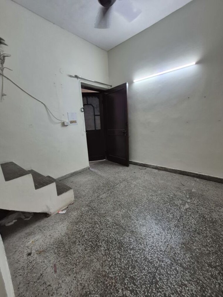 Room, mayur vihar 1.5 Bedroom 650 Sq.Ft. Apartment In Mayur Vihar Delhi 10731608