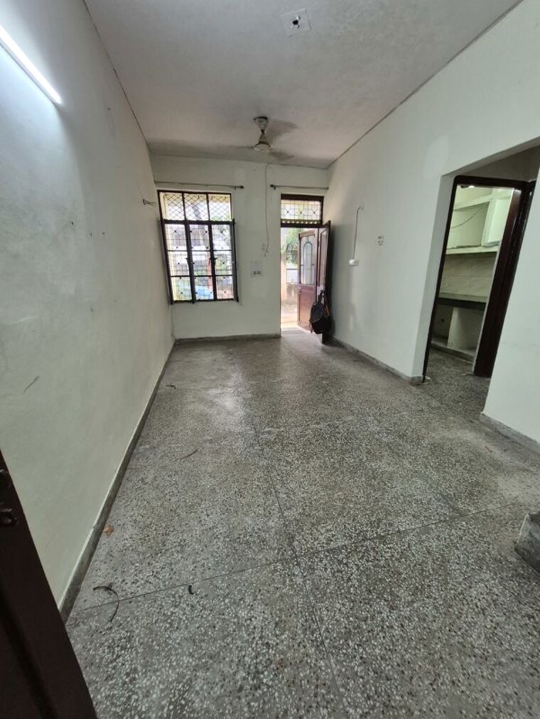 Room, mayur vihar 1.5 Bedroom 650 Sq.Ft. Apartment In Mayur Vihar Delhi 10731608
