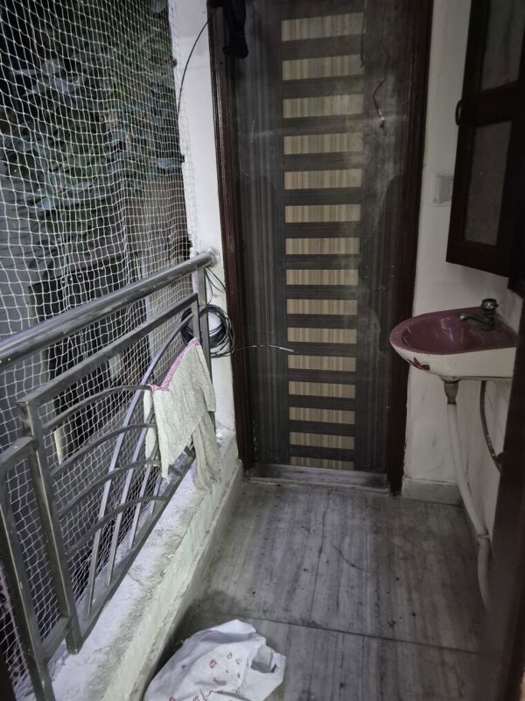 Balcony, mayur vihar 2.5 Bedroom 450 Sq.Ft. Builder Floor In Mayur Vihar Delhi 10731613