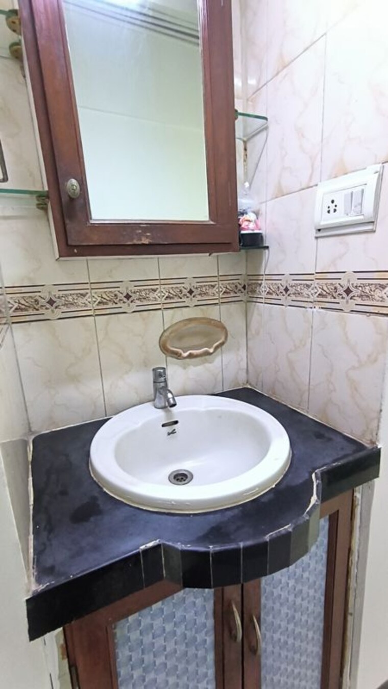 Bathroom, chandrakant dhuru wadi 2 Bedroom 750 Sq.Ft. Apartment In Chandrakant Dhuru Wadi Mumbai 10731659