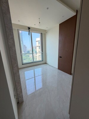 Room in 3 BHK Apartment at Matunga West – for Sale