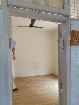 Room in 1 RK Apartment at Gurukul CHS Matunga, Matunga East – for Rent
