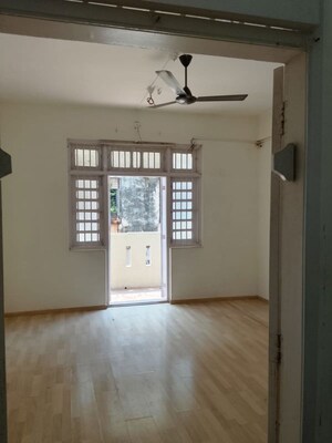 Room in 1 RK Apartment at Gurukul CHS Matunga, Matunga East – for Rent