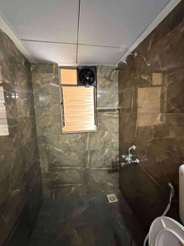 Bathroom, goel-ganga-new-town 3 Bedroom 1100 Sq.Ft. Apartment In Dhanori Pune 10731727