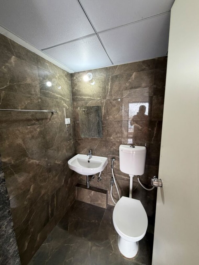 Bathroom, goel-ganga-new-town 3 Bedroom 1100 Sq.Ft. Apartment In Dhanori Pune 10731727