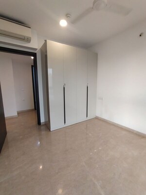 Room in 2.5 BHK Apartment at Hiranandani Atlantis, Powai – for Rent