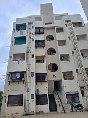  Apartment For Sale in Makarpura