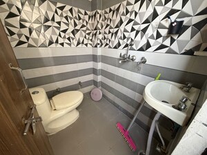 Team Area in 1 BHK Builder Floor at Patel Nagar – for Rent