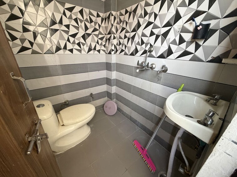 Team Area, patel nagar 1 Bedroom 500 Sq.Ft. Builder Floor In Patel Nagar Delhi 10731815
