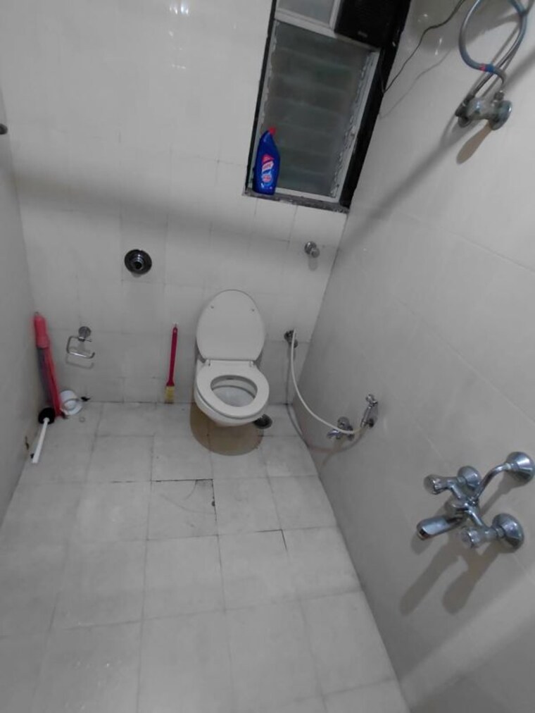 Bathroom, vanashree-chs 3 Bedroom 2200 Sq.Ft. Apartment In Seawoods Navi Mumbai 10731797
