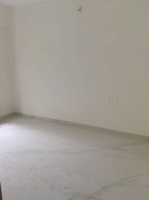Room in 2 BHK Apartment at Orchid Vasundhara, Santacruz West – for Rent