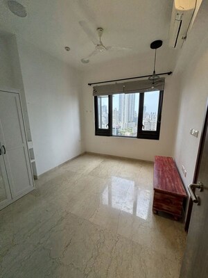 Room in 2 BHK Apartment at Lodha The Park, Worli – for Sale