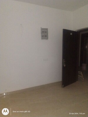 Room in 3 BHK Apartment at Unitech Unihomes Bhopal, Gehun Kheda – for Rent