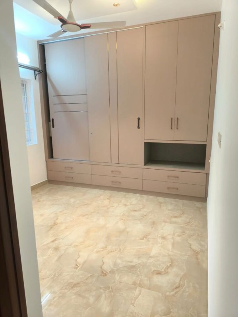 Room, richmond town 3 Bedroom 1900 Sq.Ft. Apartment In Richmond Town Bangalore 10732008