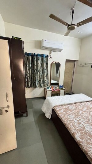 Team Area in 2 BHK Villa at Prahlad Nagar – for Rent
