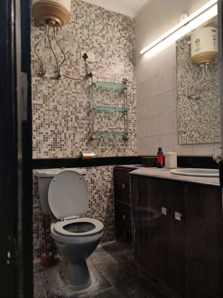 Bathroom, orchid-petals 3 Bedroom 1805 Sq.Ft. Apartment In Sector 49 Gurgaon 10732071