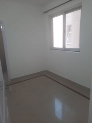 Room in 3 BHK Apartment at Orchid Petals, Sector 49 – for Rent