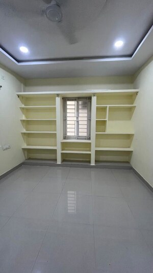 Room in 2 BHK Builder Floor at Kondapur – for Rent