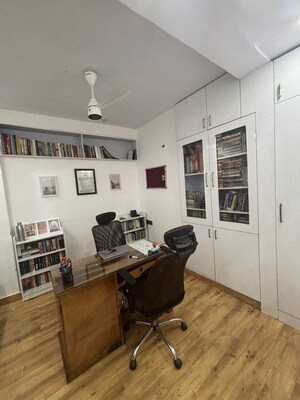 Furnished Amenities in 3 BHK Builder Floor at Vaishali Sector 2 – for Sale