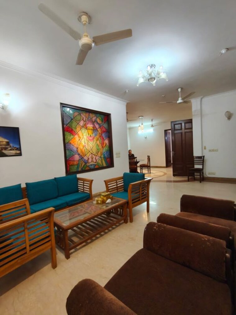 Hall, dlf phase i 3 Bedroom 500 Sq.Yd. Builder Floor In Dlf Phase I Gurgaon 10732219