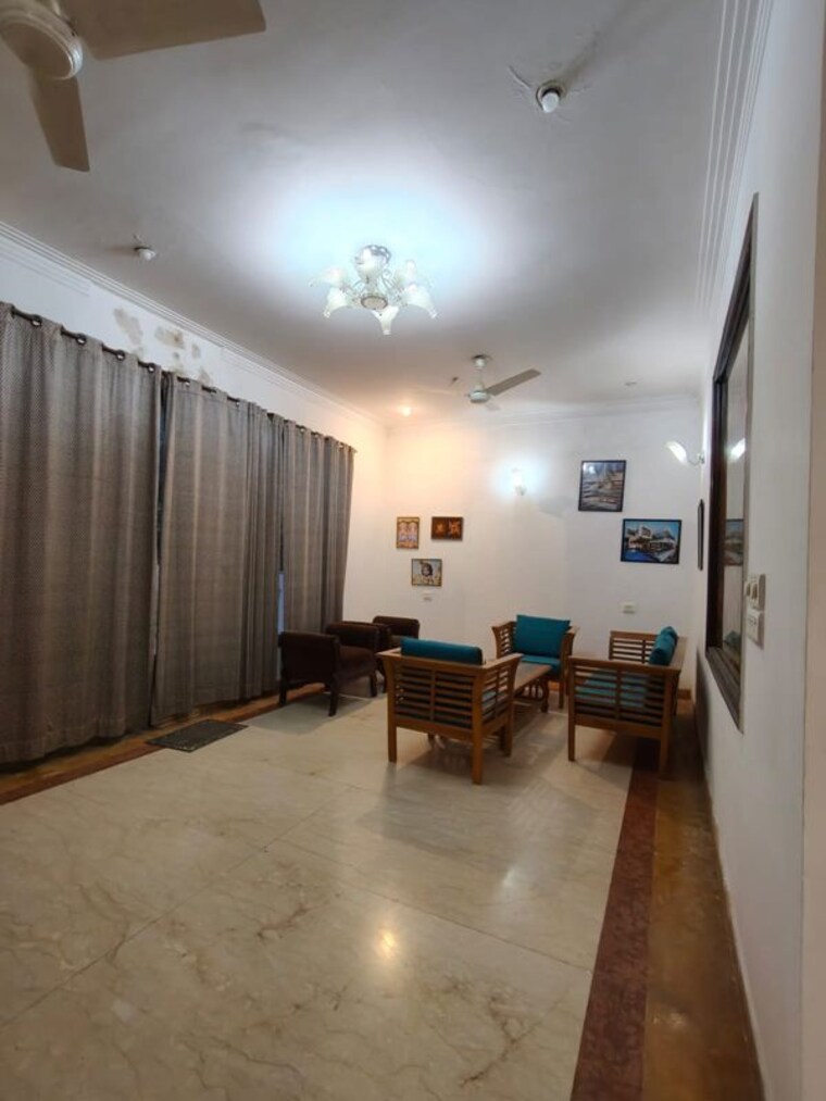 Living Room, dlf phase i 3 Bedroom 500 Sq.Yd. Builder Floor In Dlf Phase I Gurgaon 10732219