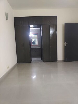 Room in 4 BHK Villa at Paramount Golf Foreste Apartments, Zeta I Greater Noida – for Rent