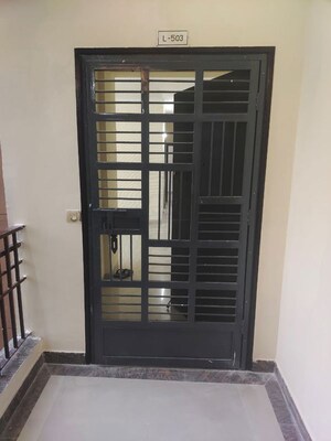 Room in 4 BHK Villa at Paramount Golf Foreste Apartments, Zeta I Greater Noida – for Rent
