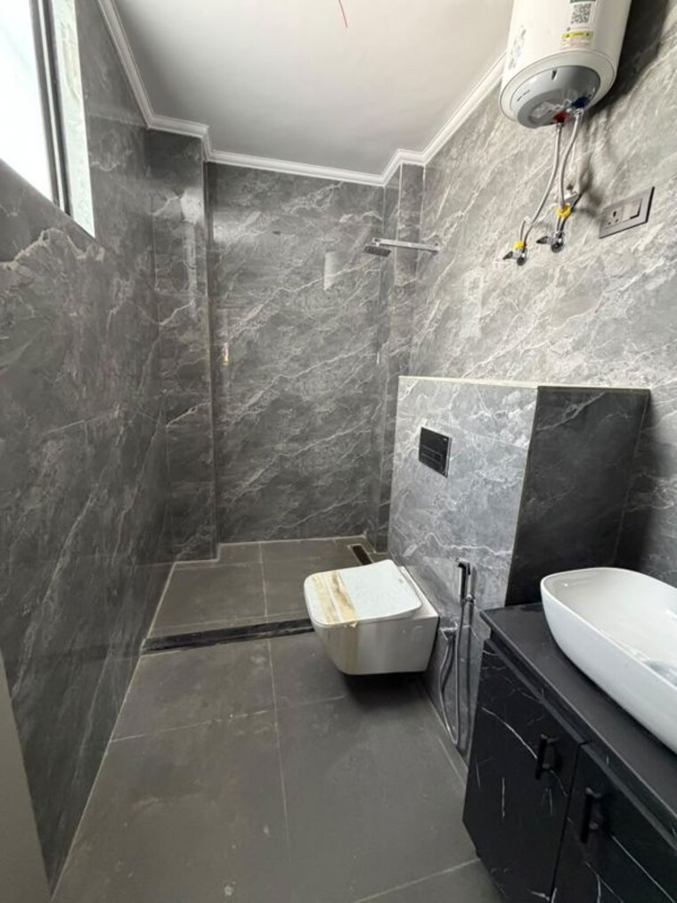 Bathroom, sector 45 3 Bedroom 250 Sq.Yd. Builder Floor In Sector 45 Gurgaon 10732236