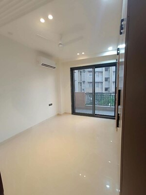 Room in 3 BHK Builder Floor at Sector 48 – for Rent