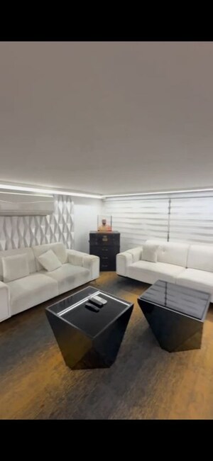  Office Space For Sale in Laxmi Plaza Andheri, Andheri West