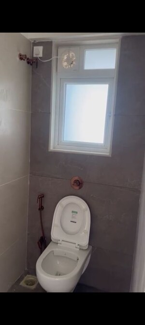 Bathroom in 1 BHK Apartment at Nehru Nagar – for Rent