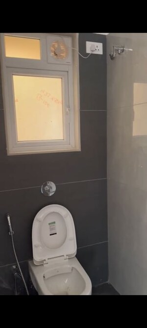 Bathroom in 1 BHK Apartment at Nehru Nagar – for Rent