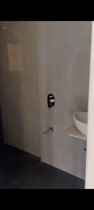 Bathroom in 1 BHK Apartment at Nehru Nagar – for Rent