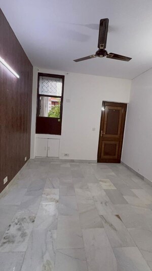 Room in 3 BHK Builder Floor at Chittaranjan Park – for Rent