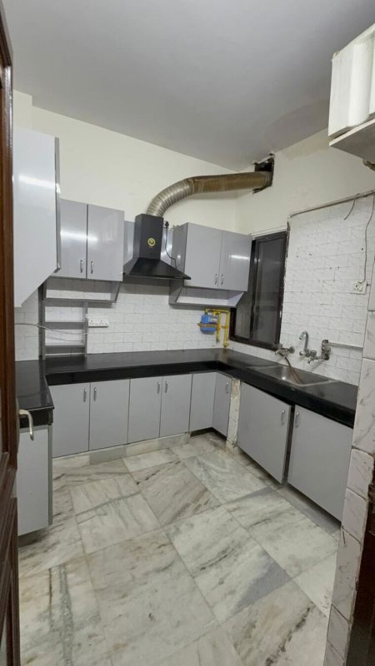 Kitchen, chittaranjan park 3 Bedroom 1400 Sq.Ft. Builder Floor In Chittaranjan Park Delhi 10732322