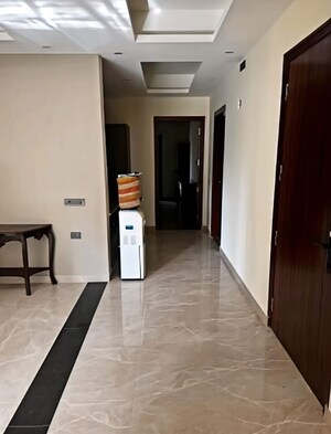 Building Lobby in 3 BHK Builder Floor at Sector 41 – for Rent