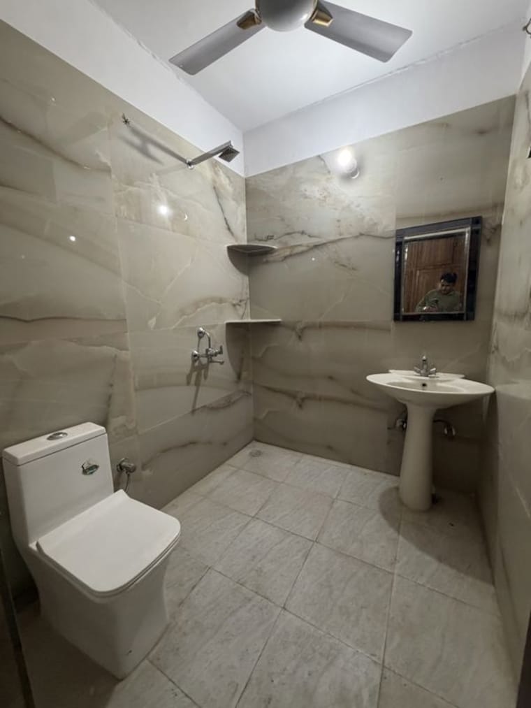 Bathroom, mohyal colony 6+ Bedroom 2000 Sq.Ft. Independent House In Mohyal Colony Gurgaon 10732334