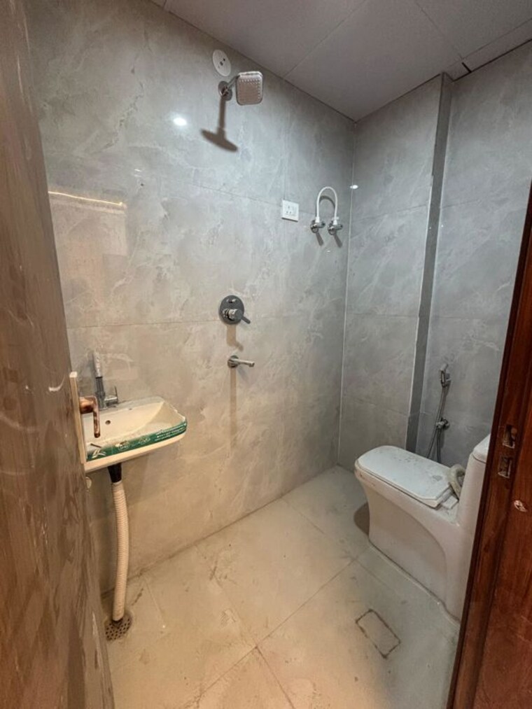 Bathroom, sector 49 2 Bedroom 950 Sq.Ft. Apartment In Sector 49 Noida 10732367