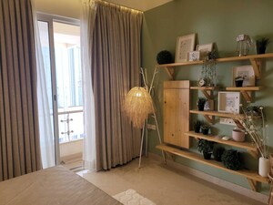 Room in 3 BHK Apartment at Indiabulls Sky Forest, Lower Parel – for Sale