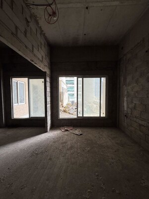 Room in 3 BHK Apartment at Indiabulls Sky Forest, Lower Parel – for Sale