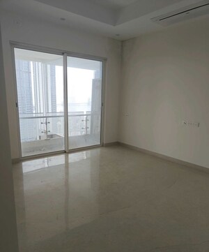 Room in 4 BHK Apartment at Indiabulls Sky Forest, Lower Parel – for Sale