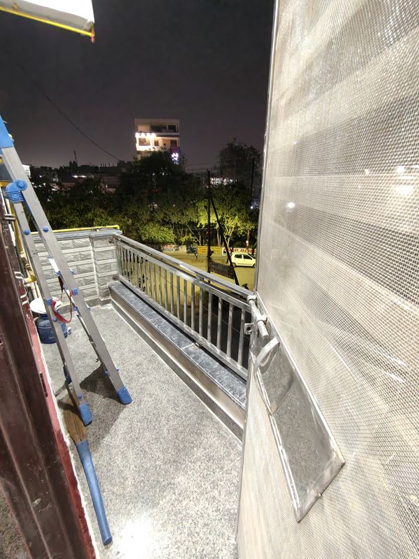 Balcony in 2 BHK Builder Floor at Sector 63a – for Rent