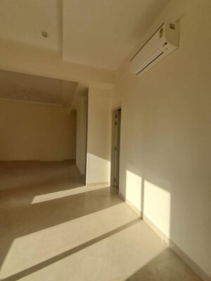 Room in 4 BHK Apartment at Indiabulls Sky Forest, Lower Parel – for Sale