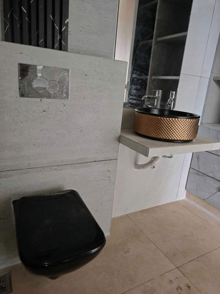 Attached Bathroom, indiabulls-sky-forest 3 Bedroom 2121 Sq.Ft. Apartment In Lower Parel Mumbai 10732424