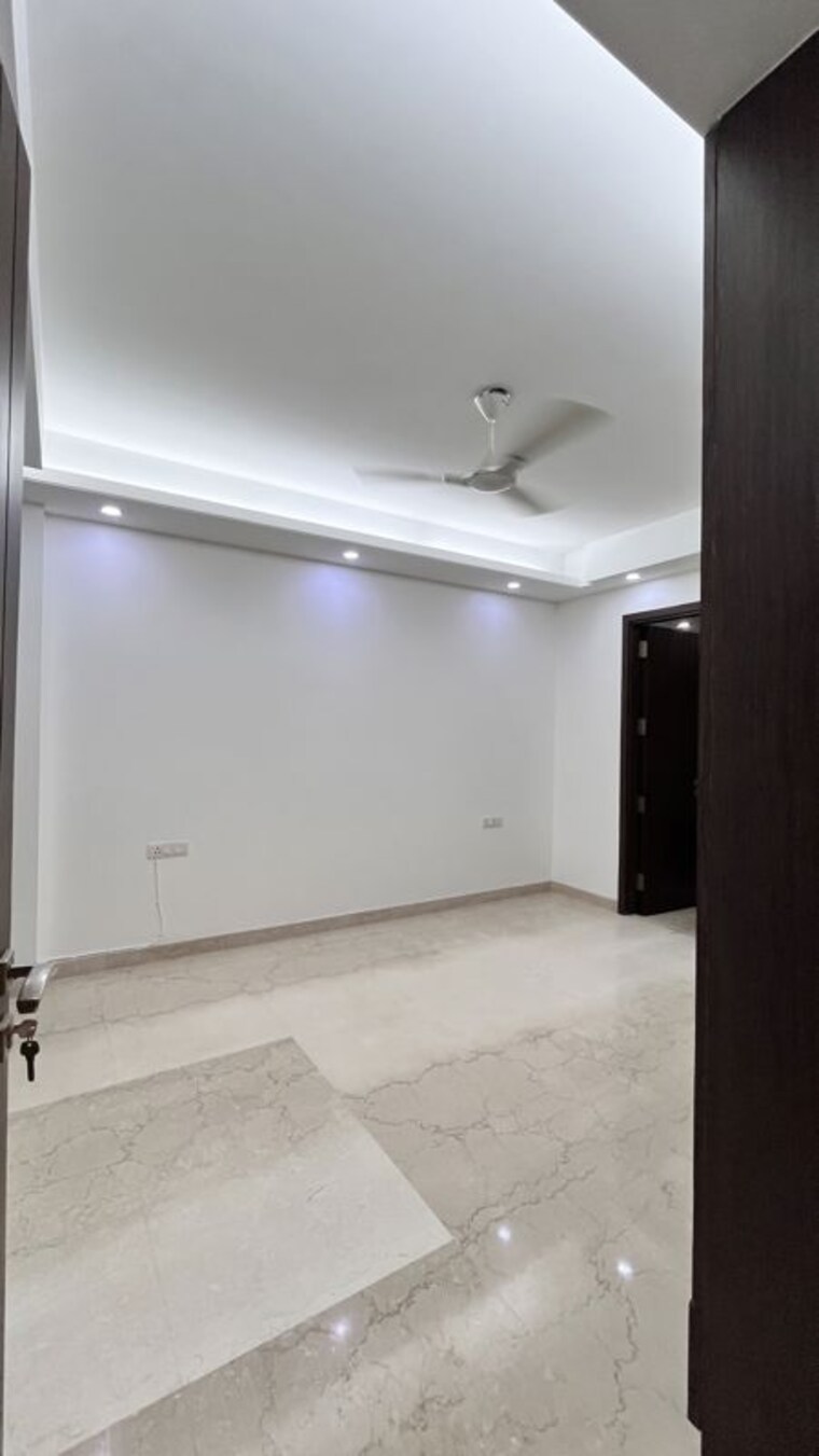 Room, greater kailash i 3 Bedroom 208 Sq.Yd. Builder Floor In Greater Kailash I Delhi 10732429