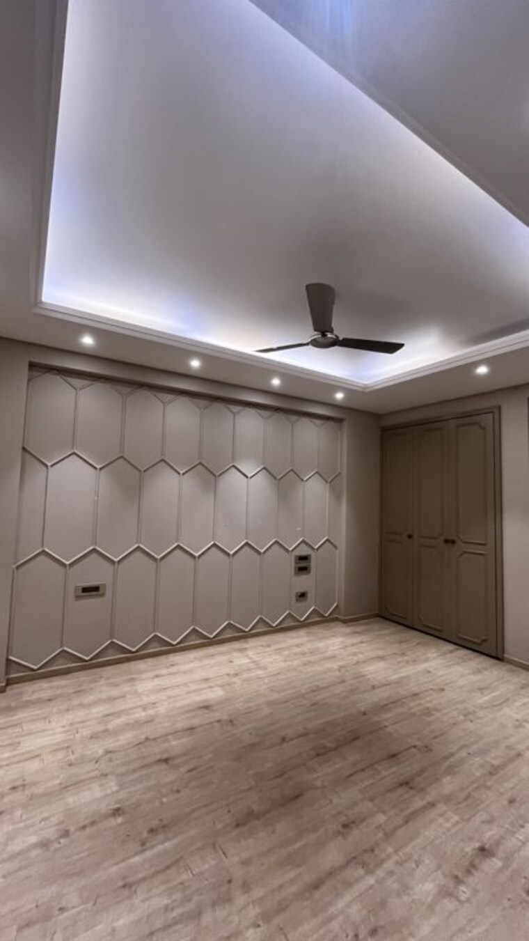 Bathroom, greater kailash i 4 Bedroom 300 Sq.Yd. Builder Floor In Greater Kailash I Delhi 10732435