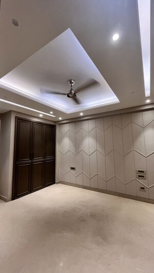 Furnished Amenities in 4 BHK Builder Floor at Greater Kailash I – for Rent