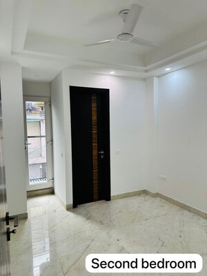 Room in 3 BHK Builder Floor at Greater Kailash I – for Rent