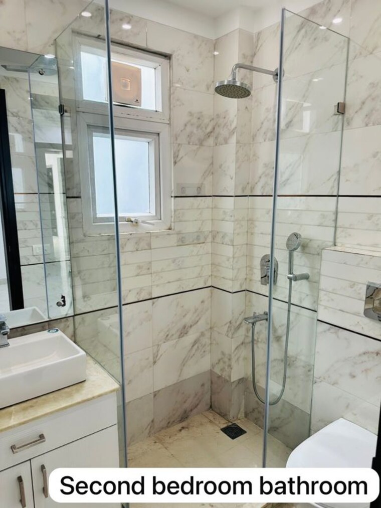Bathroom, greater kailash i 3 Bedroom 1800 Sq.Ft. Builder Floor In Greater Kailash I Delhi 10732439